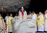 2013 Lourdes Pilgrimage - SATURDAY TRI MASS GROTTO (98/140)
